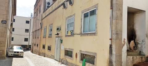 4 Frações para Venda | Centro de Lamego
