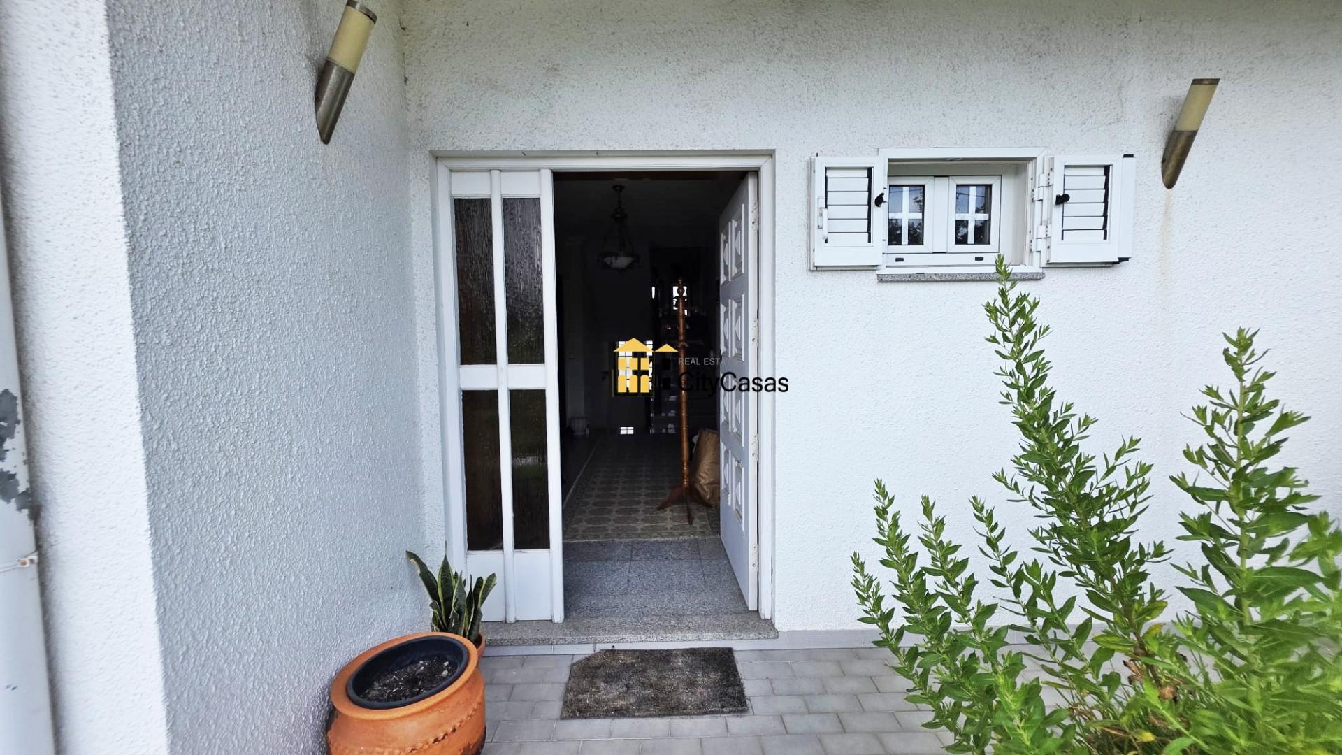 Vivenda de 4 Frentes com 3 Suítes, Garagem e Terreno | Gaia