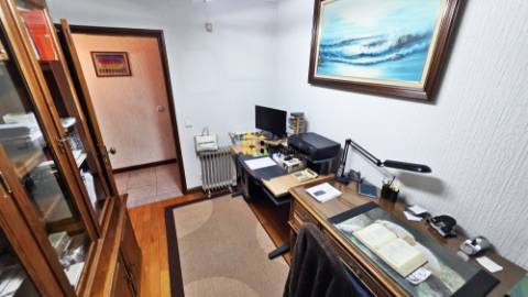 Vivenda de 4 Frentes com 3 Suítes, Garagem e Terreno | Gaia