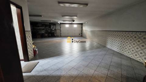 Vivenda de 4 Frentes com 3 Suítes, Garagem e Terreno | Gaia