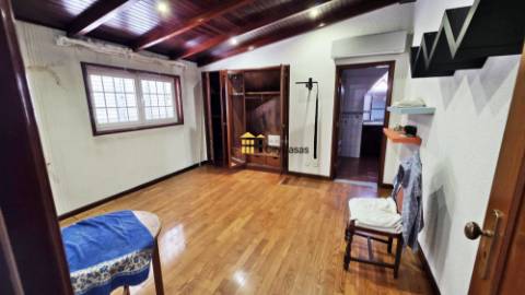 Vivenda de 4 Frentes com 3 Suítes, Garagem e Terreno | Gaia