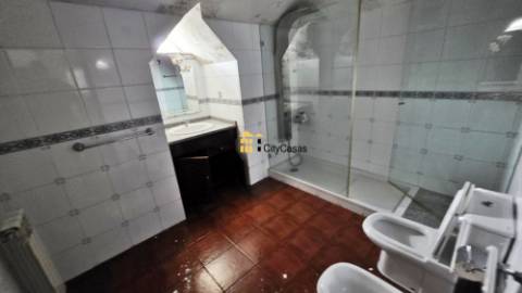 Vivenda de 4 Frentes com 3 Suítes, Garagem e Terreno | Gaia