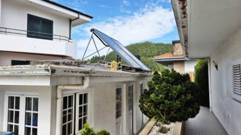 Vivenda de 4 Frentes com 3 Suítes, Garagem e Terreno | Gaia