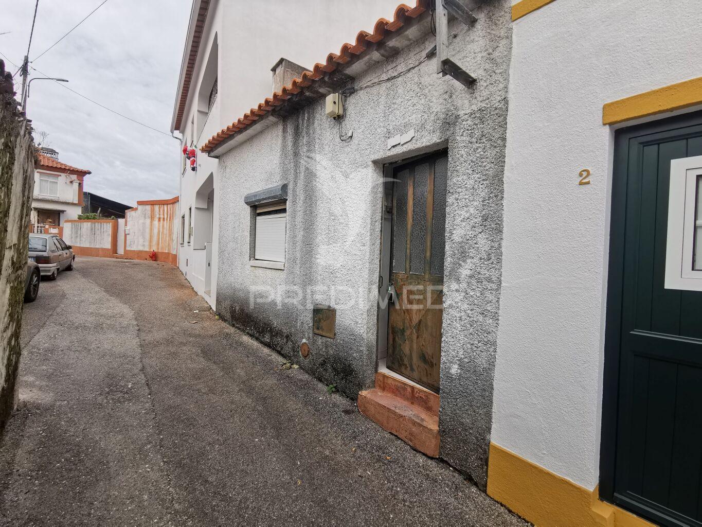 Moradia terrea geminada