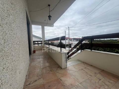 Moradia bi-familiar t5+t3 em brejos do assa, palmela