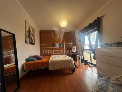 Moradia bi-familiar t5+t3 em brejos do assa, palmela