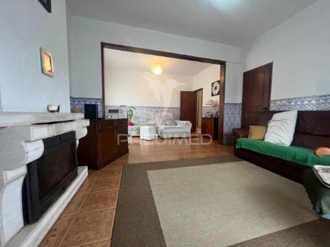Moradia bi-familiar t5+t3 em brejos do assa, palmela