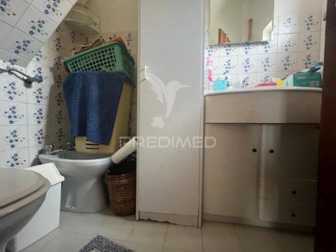 Moradia bi-familiar t5+t3 em brejos do assa, palmela