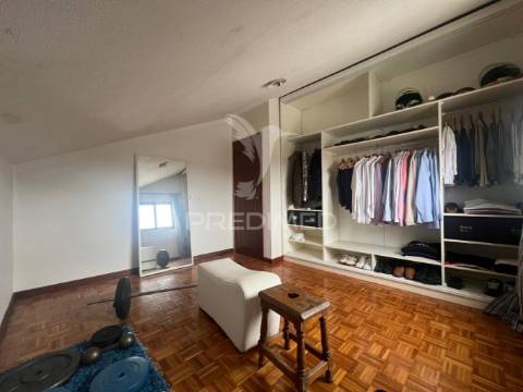 Moradia bi-familiar t5+t3 em brejos do assa, palmela