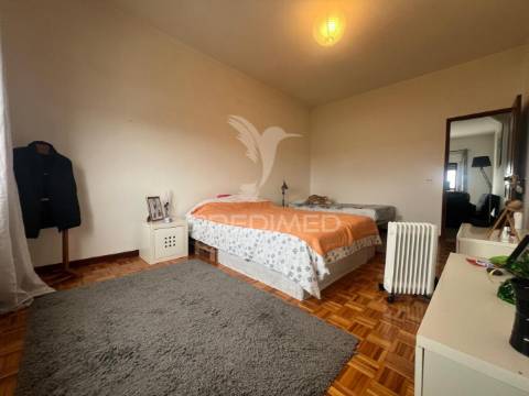 Moradia bi-familiar t5+t3 em brejos do assa, palmela
