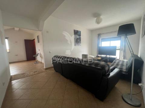 Moradia bi-familiar t5+t3 em brejos do assa, palmela