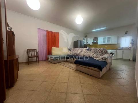 Moradia bi-familiar t5+t3 em brejos do assa, palmela