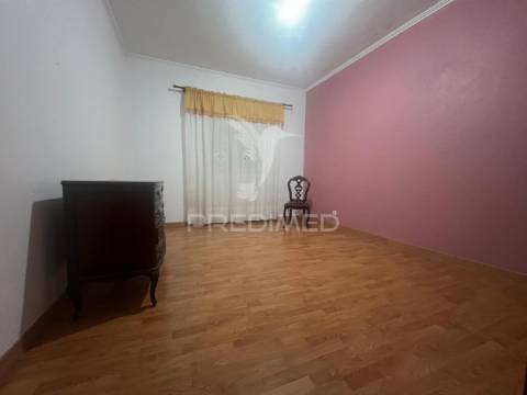 Moradia bi-familiar t5+t3 em brejos do assa, palmela