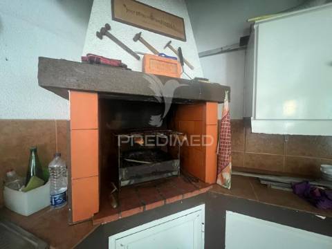 Moradia bi-familiar t5+t3 em brejos do assa, palmela
