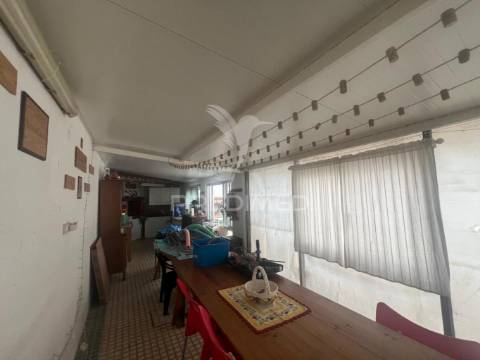 Moradia bi-familiar t5+t3 em brejos do assa, palmela