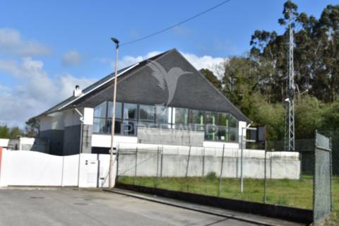 Moradia t5 - piscina  - 4 frentes  -  vila co conde