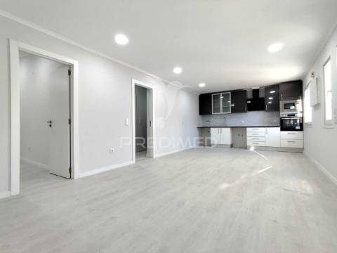 Moradia térrea t2 totalmente remodelada em setúbal