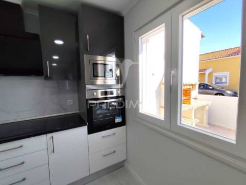 Moradia térrea t2 totalmente remodelada em setúbal