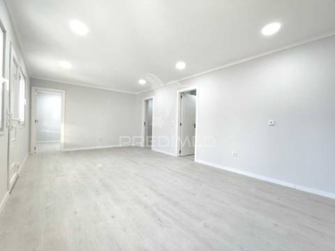 Moradia térrea t2 totalmente remodelada em setúbal