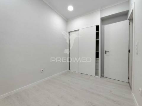 Moradia térrea t2 totalmente remodelada em setúbal