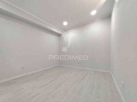 Moradia térrea t2 totalmente remodelada em setúbal