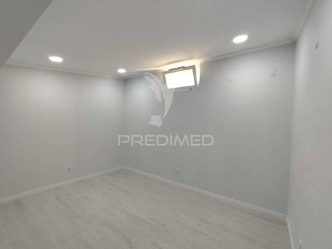 Moradia térrea t2 totalmente remodelada em setúbal