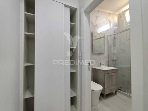 Moradia térrea t2 totalmente remodelada em setúbal