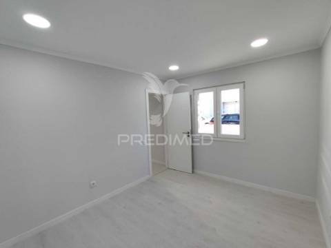 Moradia térrea t2 totalmente remodelada em setúbal