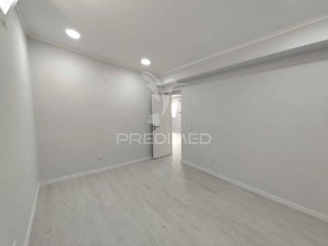 Moradia térrea t2 totalmente remodelada em setúbal