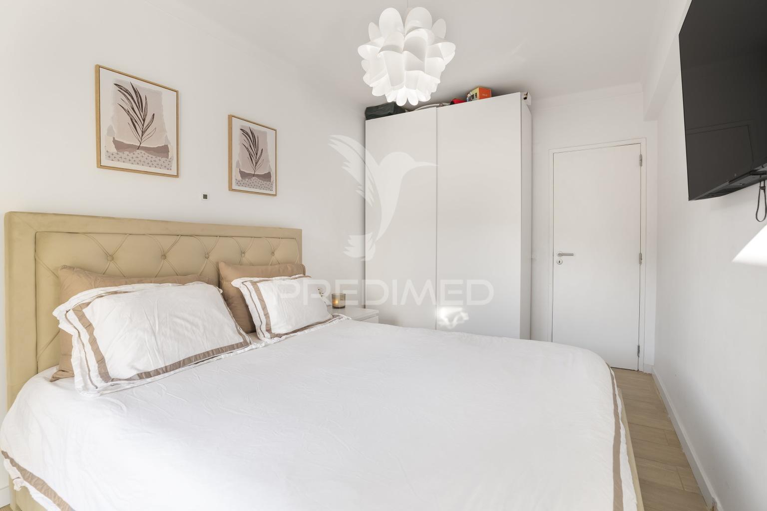Apartamento t2 remodelado com parqueamento