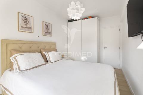 Apartamento t2 remodelado com parqueamento