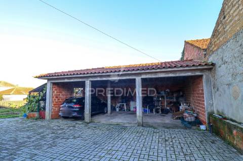 Moradia t3 independente r/chão e cave no troviscal, oliveira do bairro