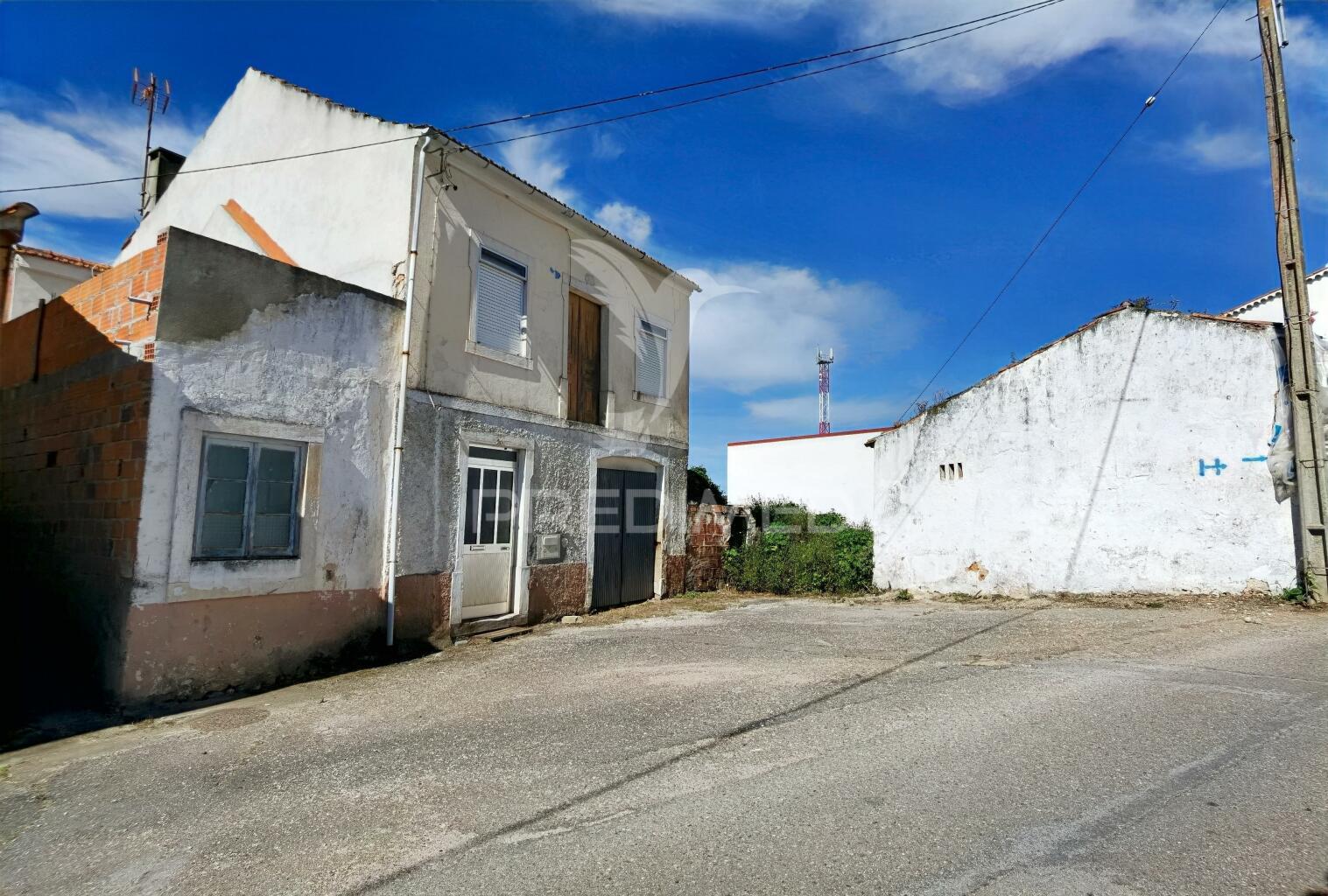 Moradia t3 r/c e primeiro andar, arneiro das milhariças