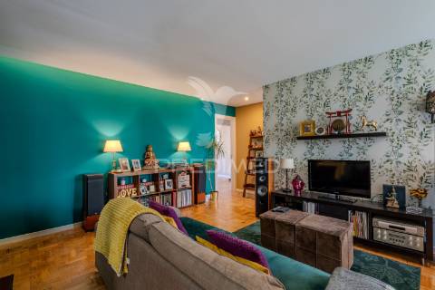 Encantador apartamento t2 | junto ao rio e próximo ao alto de santa catarina