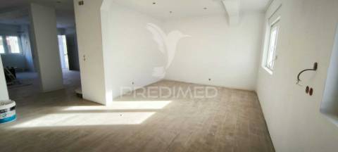 Moradia t5, totalmente remodelada, com materiais de eficiência energética e inteligente - vale de milhaços