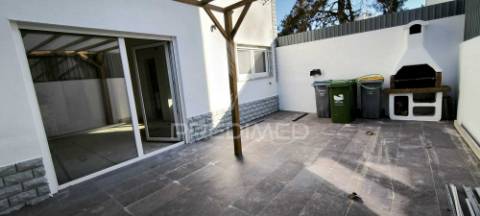 Moradia t5, totalmente remodelada, com materiais de eficiência energética e inteligente - vale de milhaços