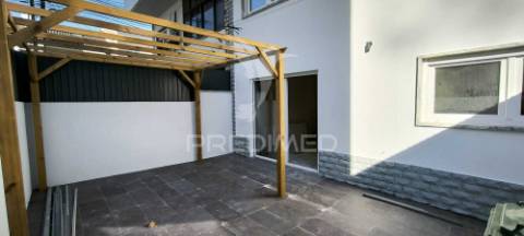 Moradia t5, totalmente remodelada, com materiais de eficiência energética e inteligente - vale de milhaços