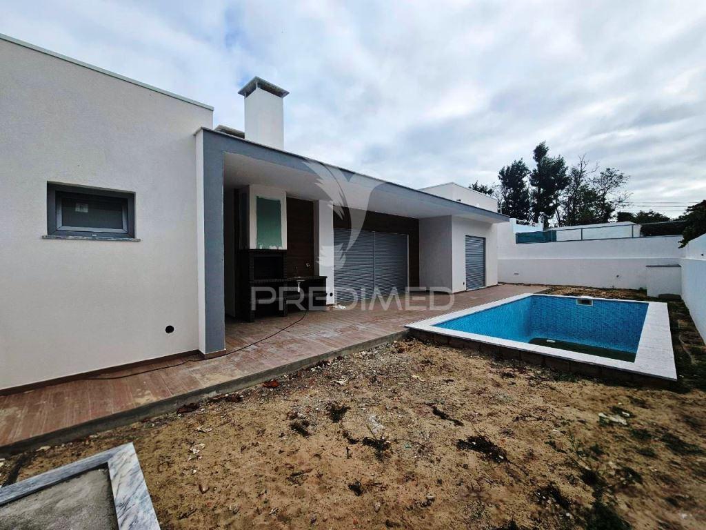 Moradia t4 c/piscina e garagem, pronta escriturar - azeitão