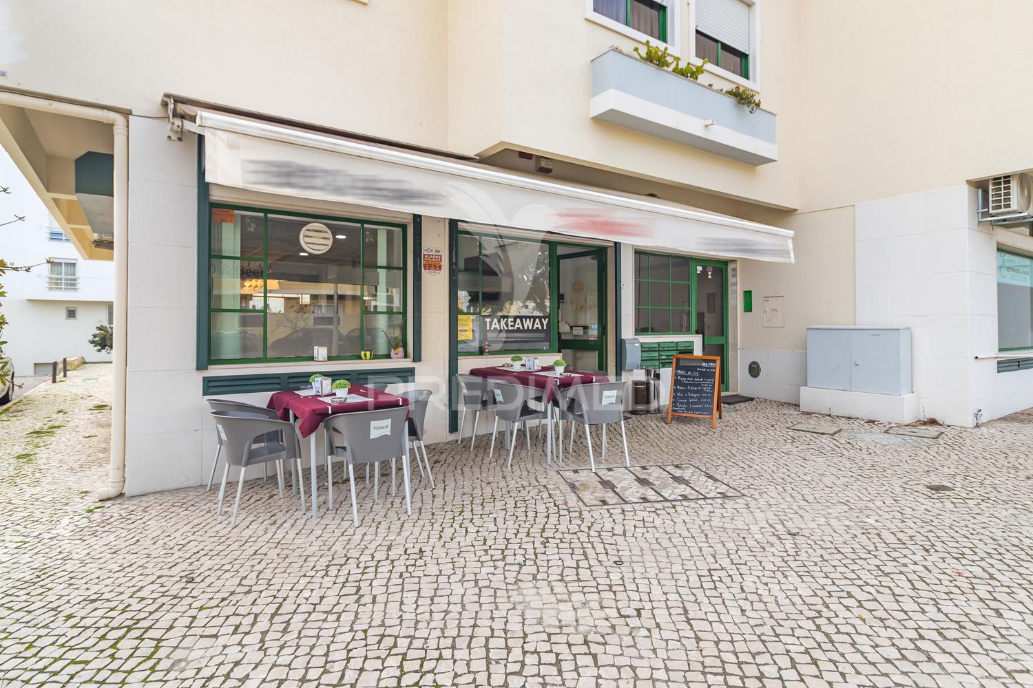 Trespasse c/ arrendamento restaurante bem localizado barreir