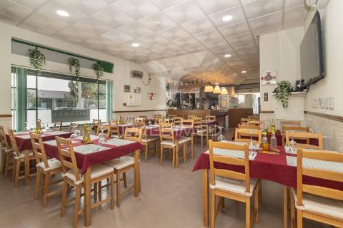Trespasse c/ arrendamento restaurante bem localizado barreir