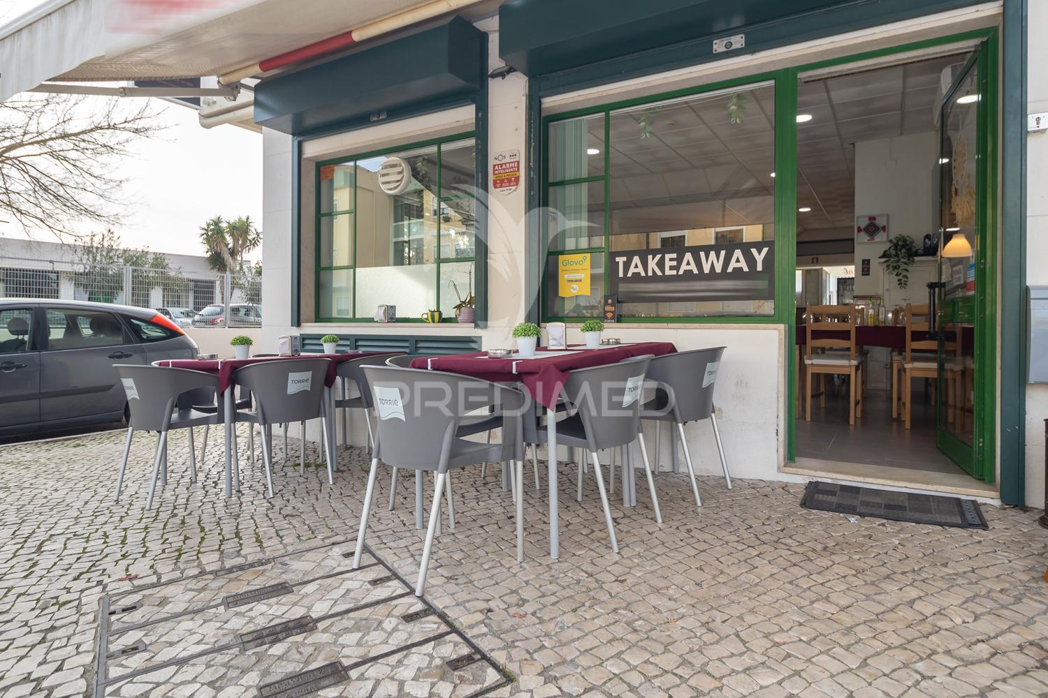 Trespasse c/ arrendamento restaurante bem localizado barreir