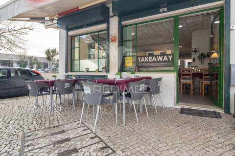 Trespasse c/ arrendamento restaurante bem localizado barreir