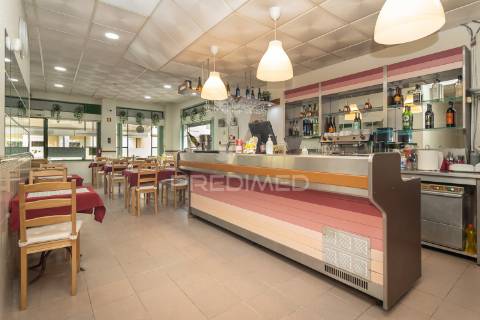 Trespasse c/ arrendamento restaurante bem localizado barreir