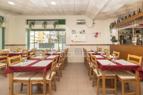 Trespasse c/ arrendamento restaurante bem localizado barreir