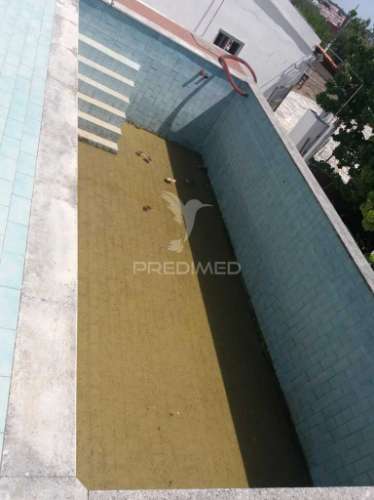 Moradia de 2 pisos com terreno e piscina no cartaxo