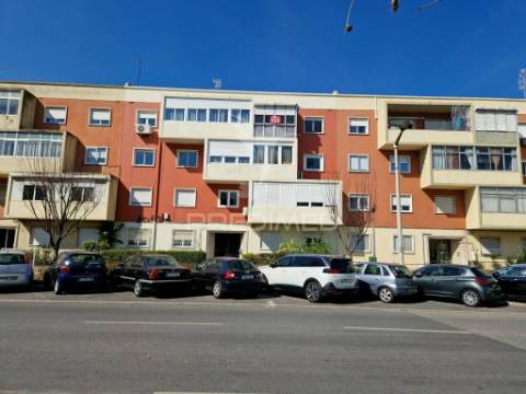 Apartamento t2 em lisboa (pontinha)