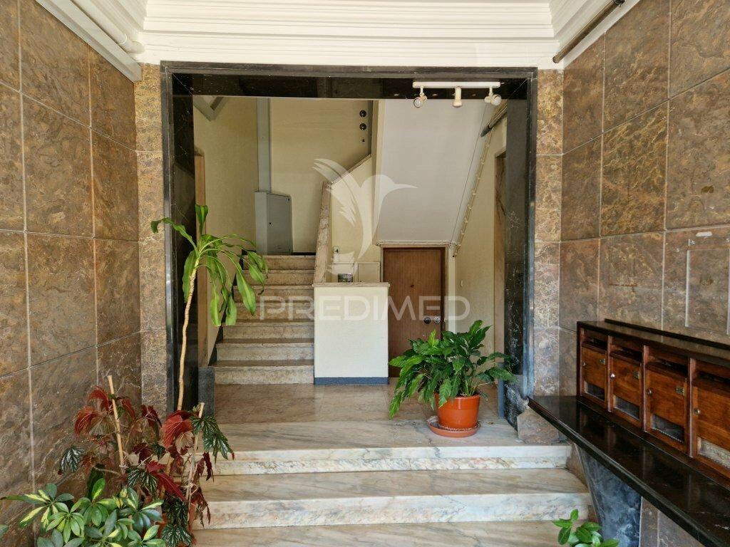 Apartamento t2 em lisboa (pontinha)