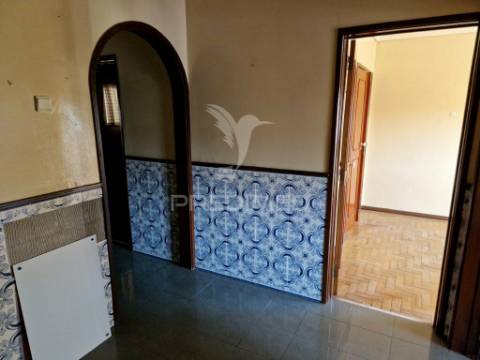 Apartamento t2 em lisboa (pontinha)
