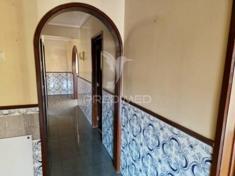 Apartamento t2 em lisboa (pontinha)
