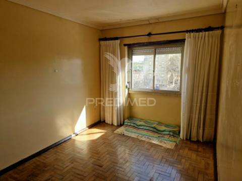 Apartamento t2 em lisboa (pontinha)
